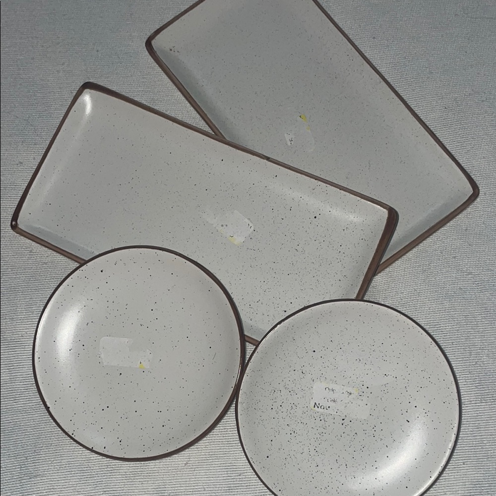 NEW Speckled Cream and Brown Stone Wear Set